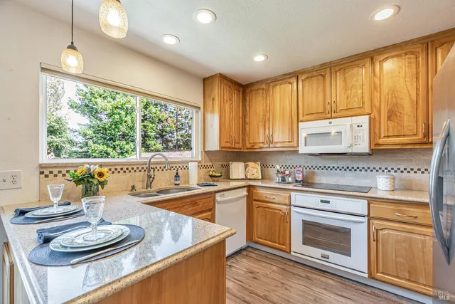 $880,000 | 2080 Mt Olive Way, Santa Rosa, CA 95404