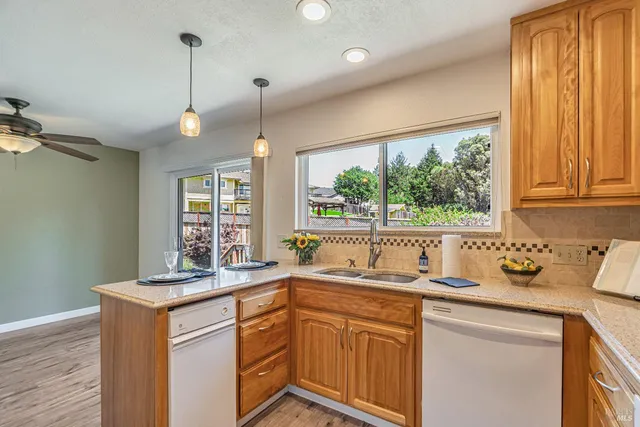 $880,000 | 2080 Mt Olive Way, Santa Rosa, CA 95404