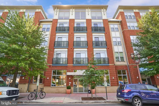 $2,475 | 1800 Wilson Boulevard, Unit 250, Arlington, VA 22201