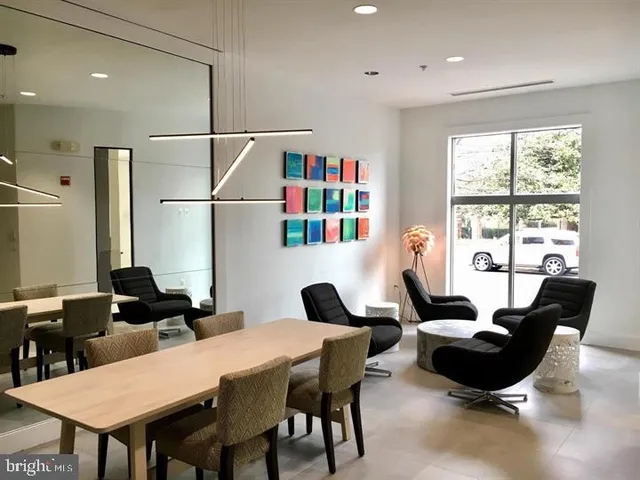 $2,475 | 1800 Wilson Boulevard, Unit 250, Arlington, VA 22201