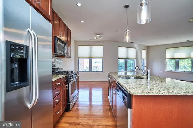 $2,475 | 1800 Wilson Boulevard, Unit 250, Arlington, VA 22201