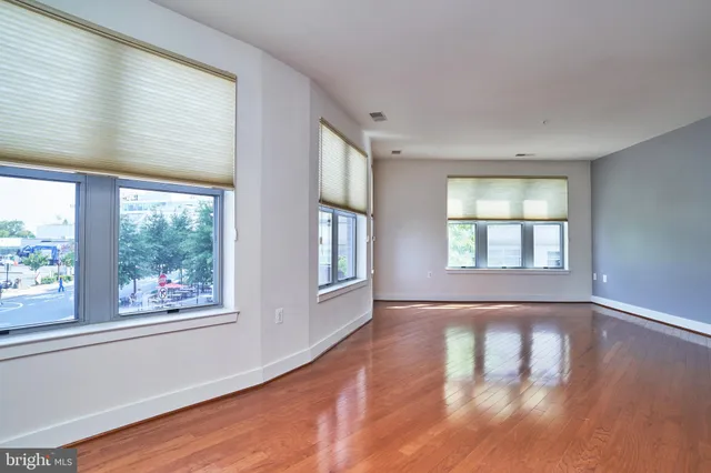 $2,475 | 1800 Wilson Boulevard, Unit 250, Arlington, VA 22201