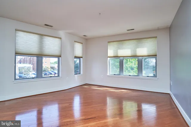 $2,475 | 1800 Wilson Boulevard, Unit 250, Arlington, VA 22201