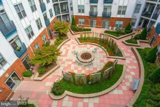 $2,475 | 1800 Wilson Boulevard, Unit 250, Arlington, VA 22201