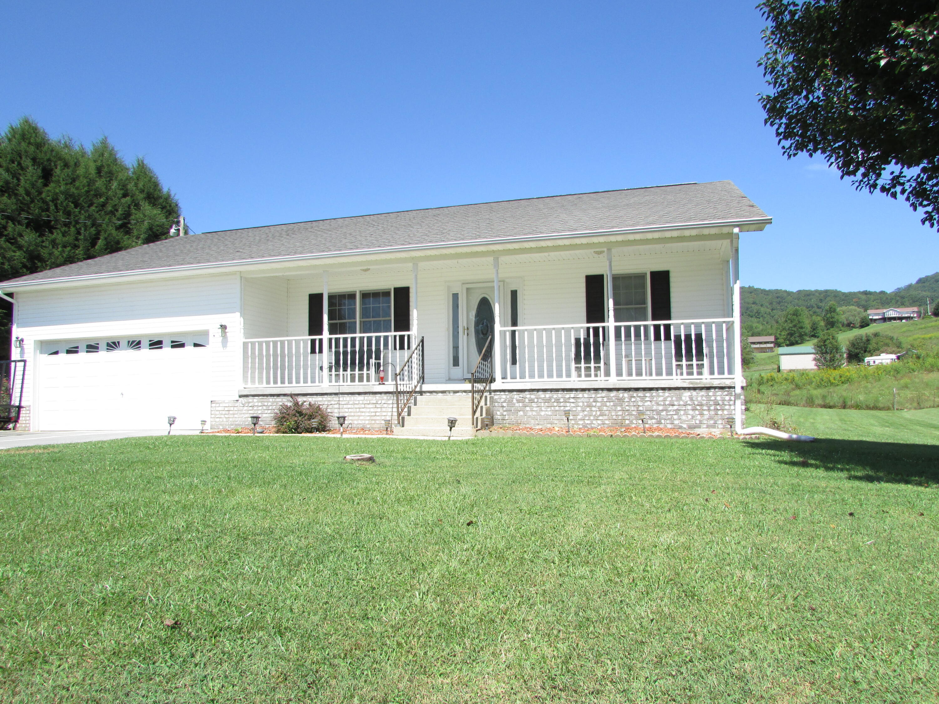 216 George Bowers Road Elizabethton, TN 37643 - Photo 2 of 28 216 George Bowersw Road Elizabethton TN
