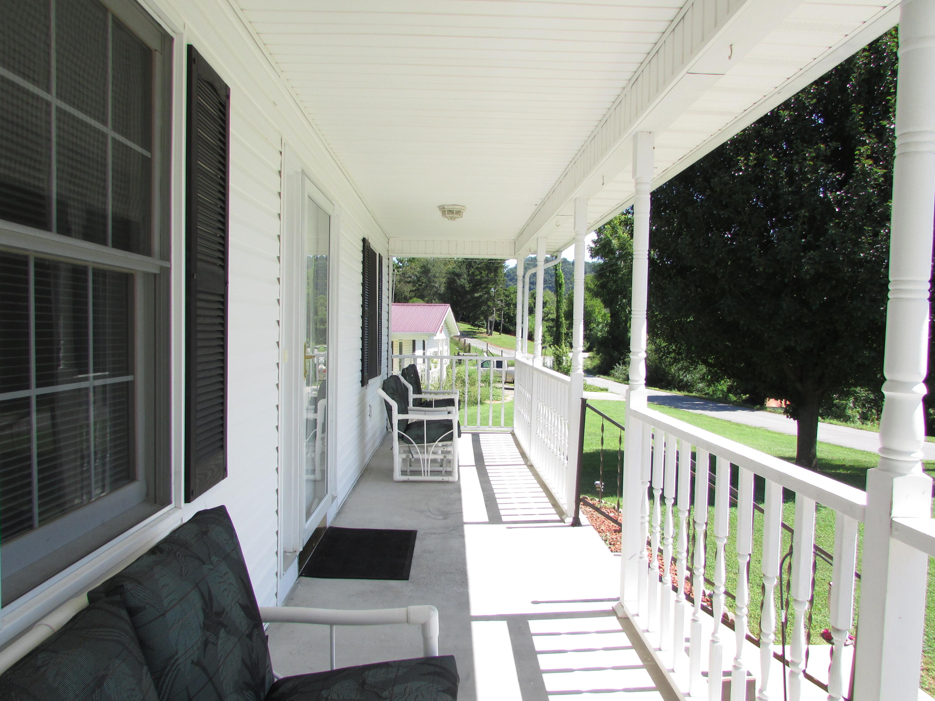 216 George Bowers Road Elizabethton, TN 37643 - Photo 4 of 28 216 George Bowersw Road Elizabethton TN