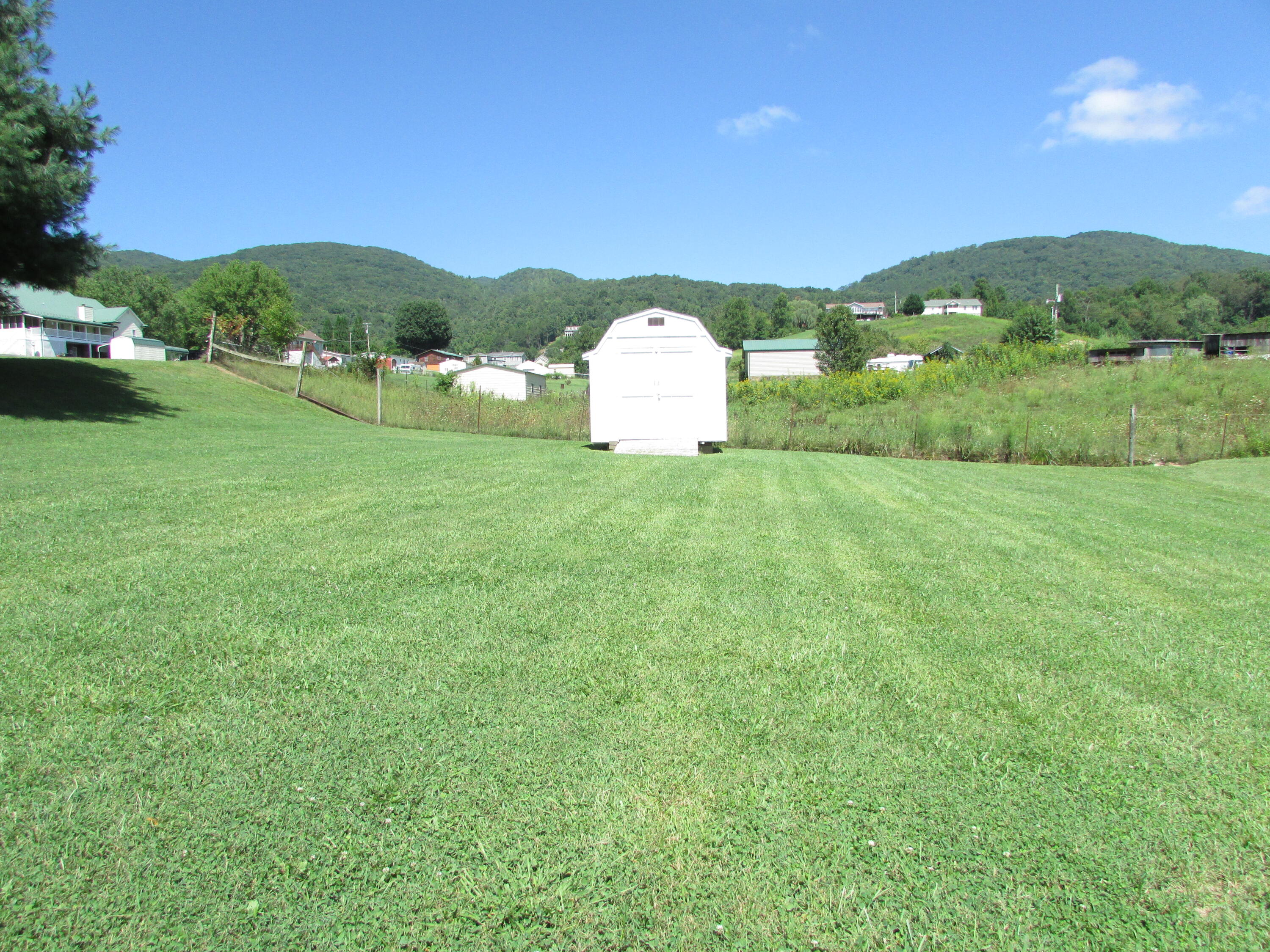 216 George Bowers Road Elizabethton, TN 37643 - Photo 6 of 28 216 George Bowersw Road Elizabethton TN
