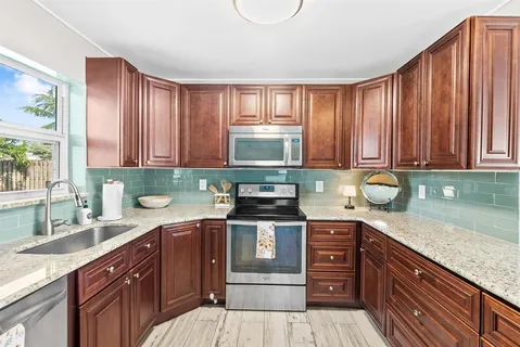 $485,000 | 5 Southeast 11th Street, Deerfield Beach, FL 33441