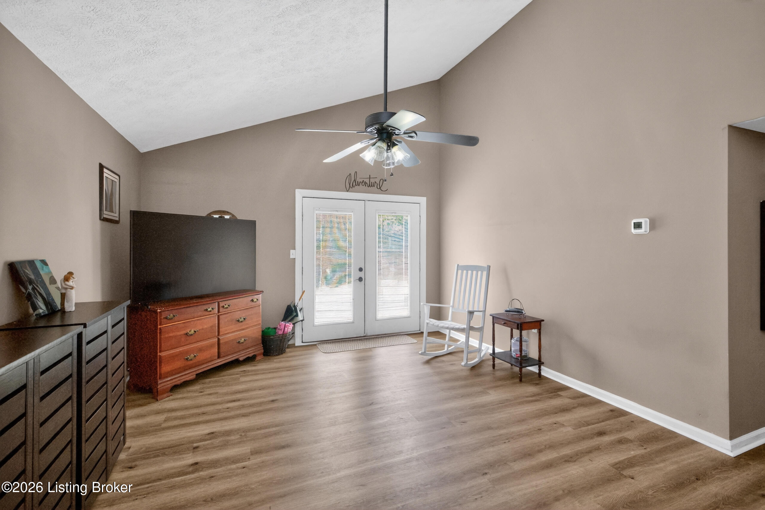 1039 River Bend Road Frankfort, KY 40601 - Photo 12 of 23 Living Room