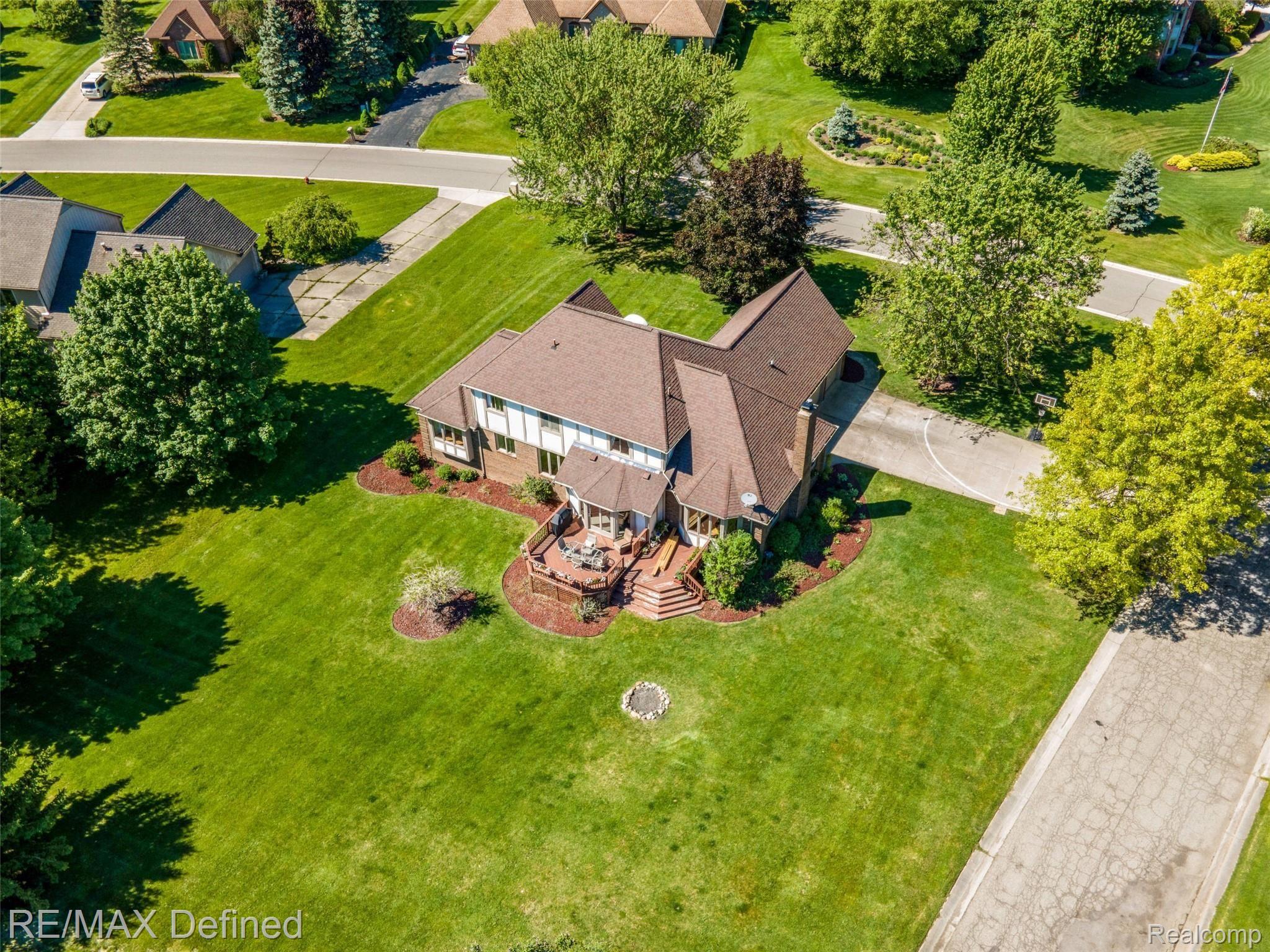 377 Oakbridge Drive Rochester, MI 48306 - Photo 9 of 11 377-Oakbridge-Dr-51.jpg