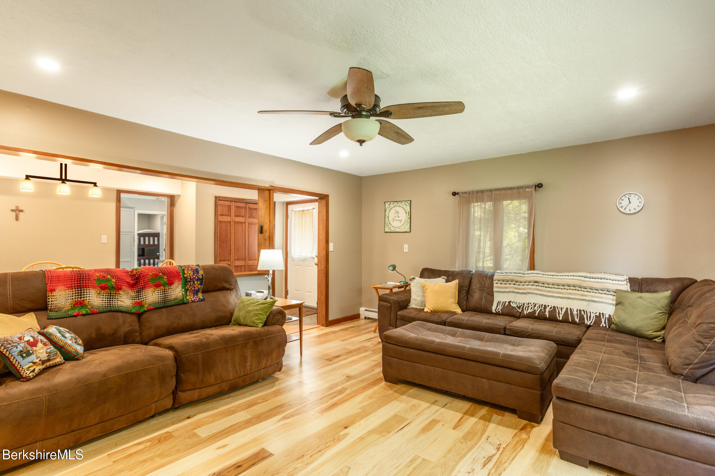 561 Pecks Road Pittsfield, MA 01201 - Photo 13 of 32 Living Rom