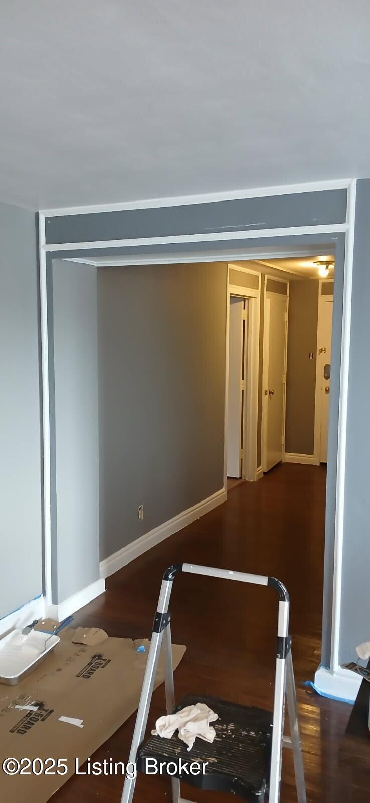 3320 Bardstown Road, Unit 31 Louisville, KY 40218 - Photo 13 of 18 entry to livingroom