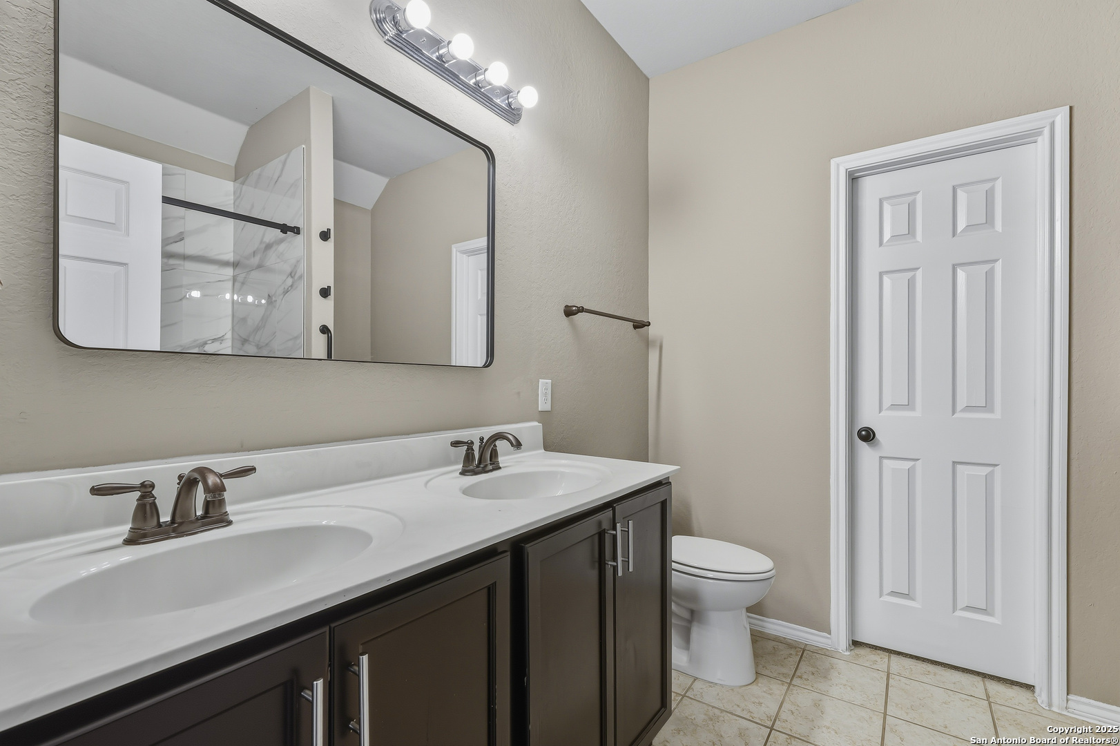 8218 Rustic Terrace San Antonio, TX 78249 - Photo 15 of 31