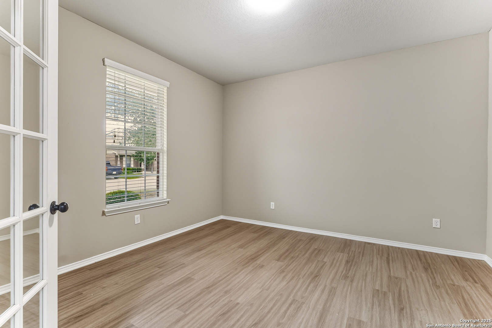 8218 Rustic Terrace San Antonio, TX 78249 - Photo 19 of 31