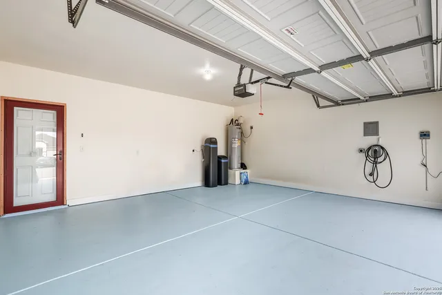 a view of house with backyard and porch