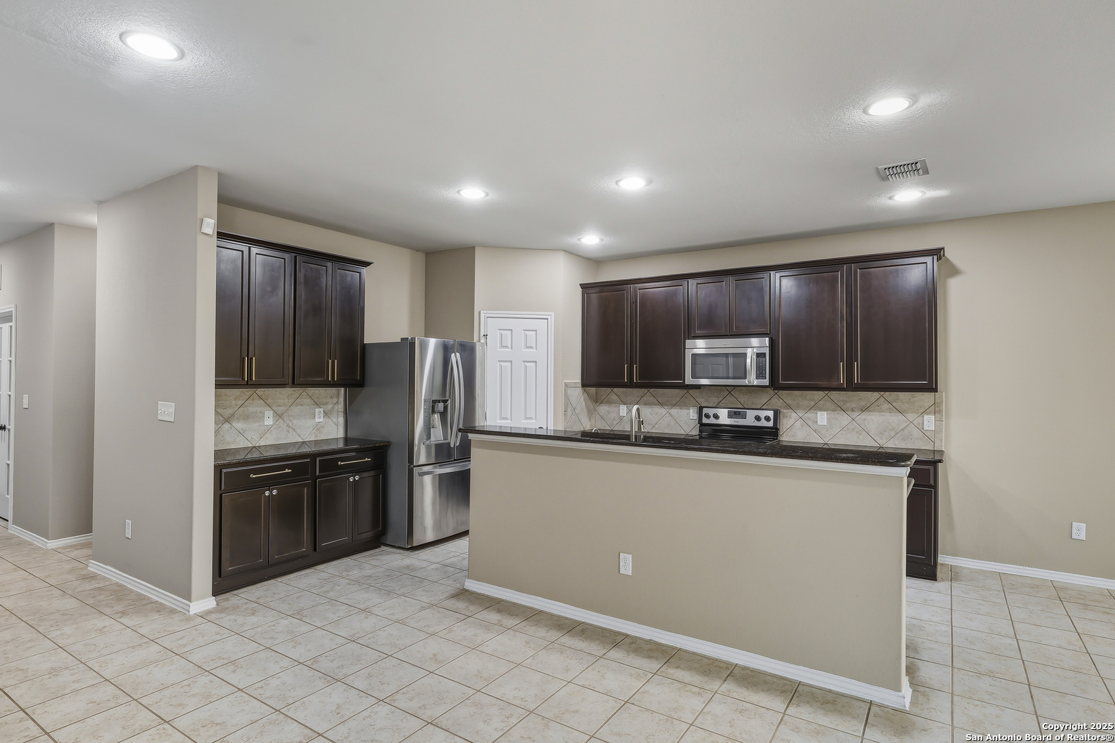 8218 Rustic Terrace San Antonio, TX 78249 - Photo 10 of 31