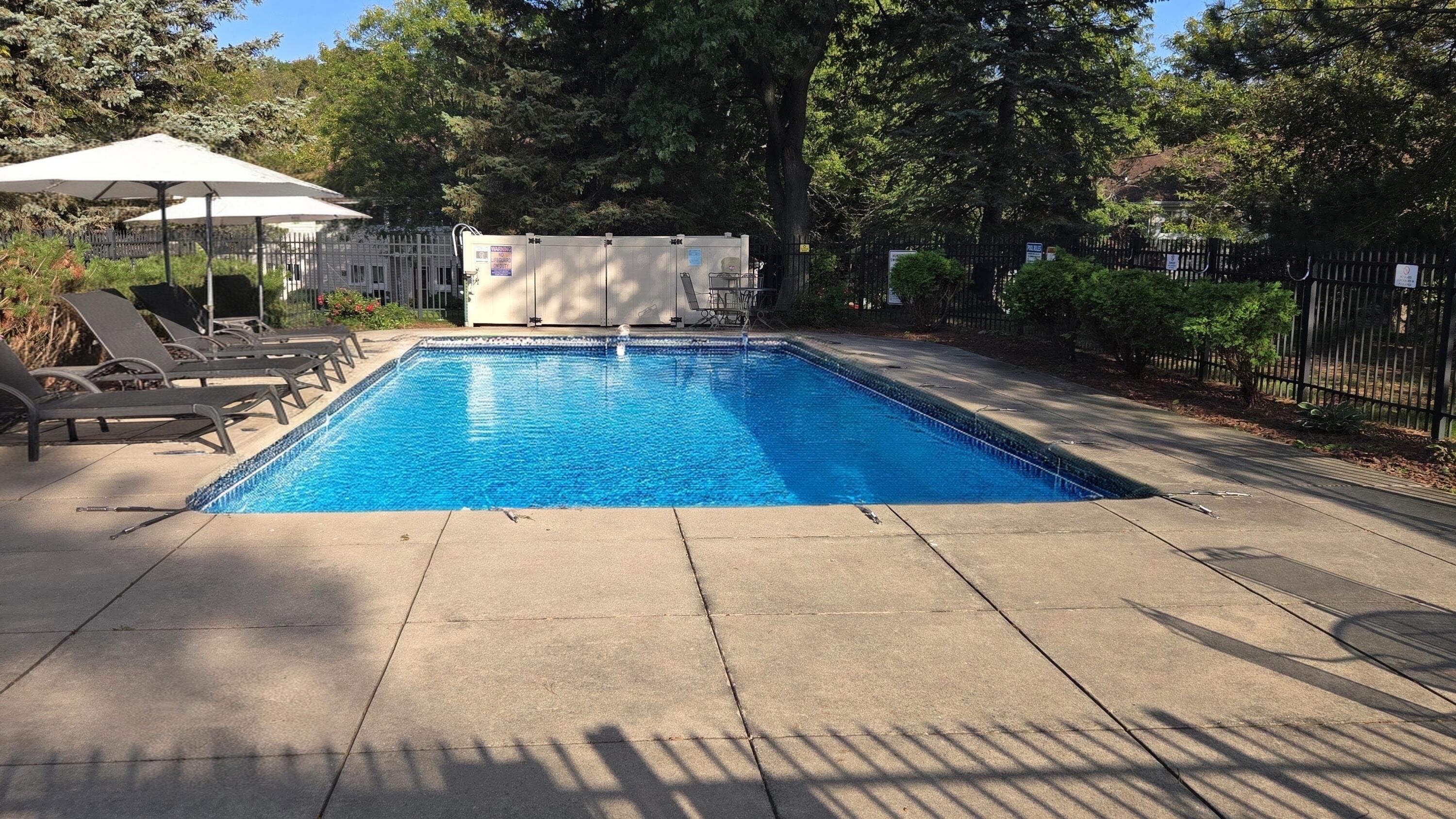 815 West Puetz Road Oak Creek, WI 53154 - Photo 19 of 23 COMMUNITY POOL