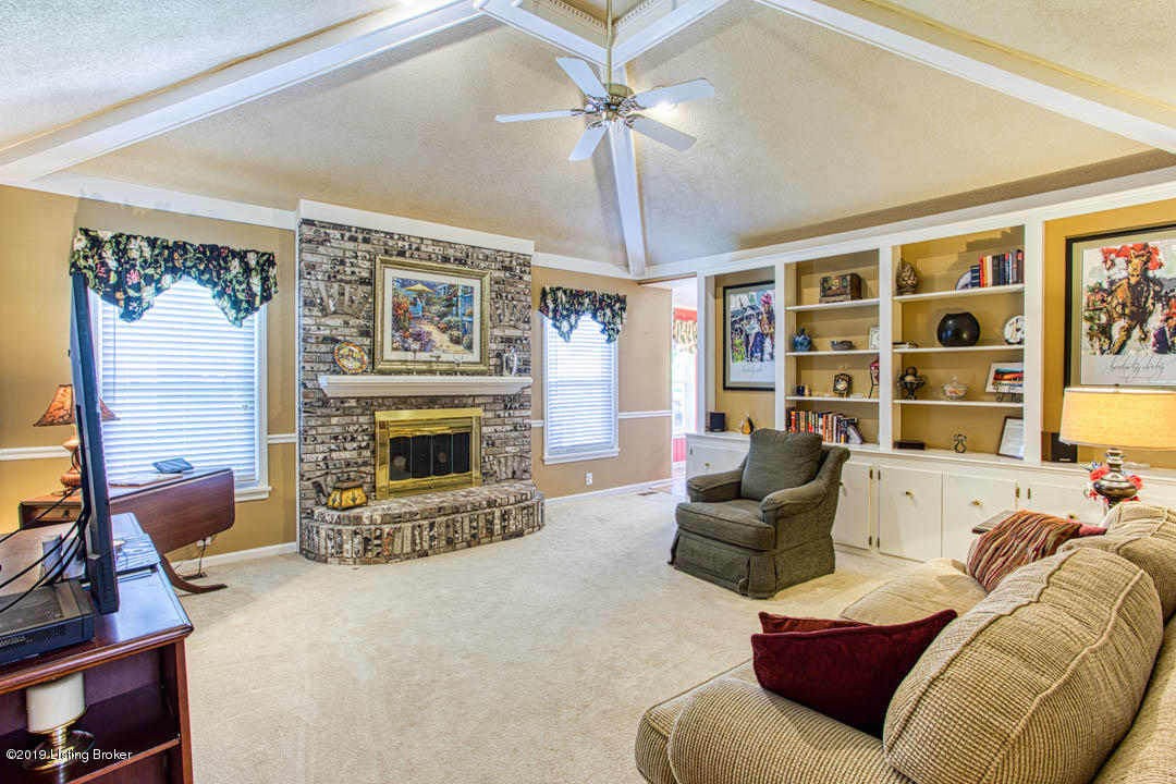 10903 Falkirk Road Louisville, KY 40243 - Photo 5 of 42 INCREDIBLE VAULTED CEILINGS