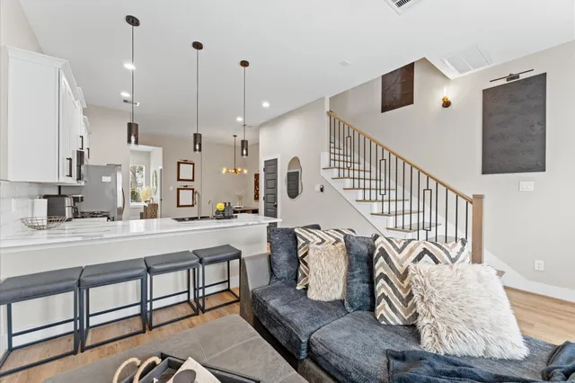 $2,200 | 6904 Covington Drive, Unit B, Houston, TX 77091