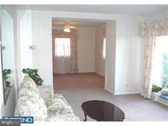 3102 Welsh Road Philadelphia, PA 19136 - Photo 3 of 12 Living Room