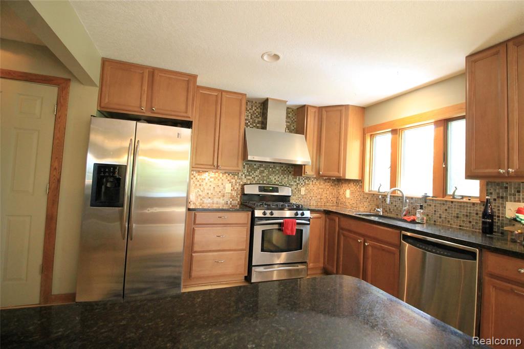 3515 Lahring Road Linden, MI 48451 - Photo 5 of 27