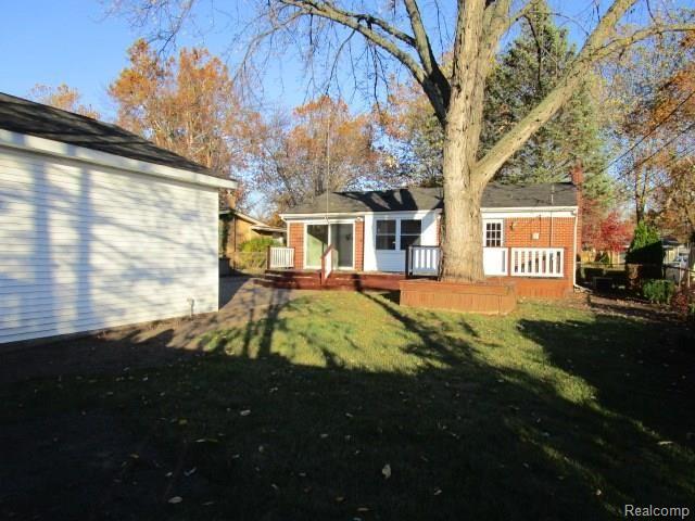 17229 Rougeway Street Livonia, MI 48152 - Photo 27 of 27 IMG_2512.JPG