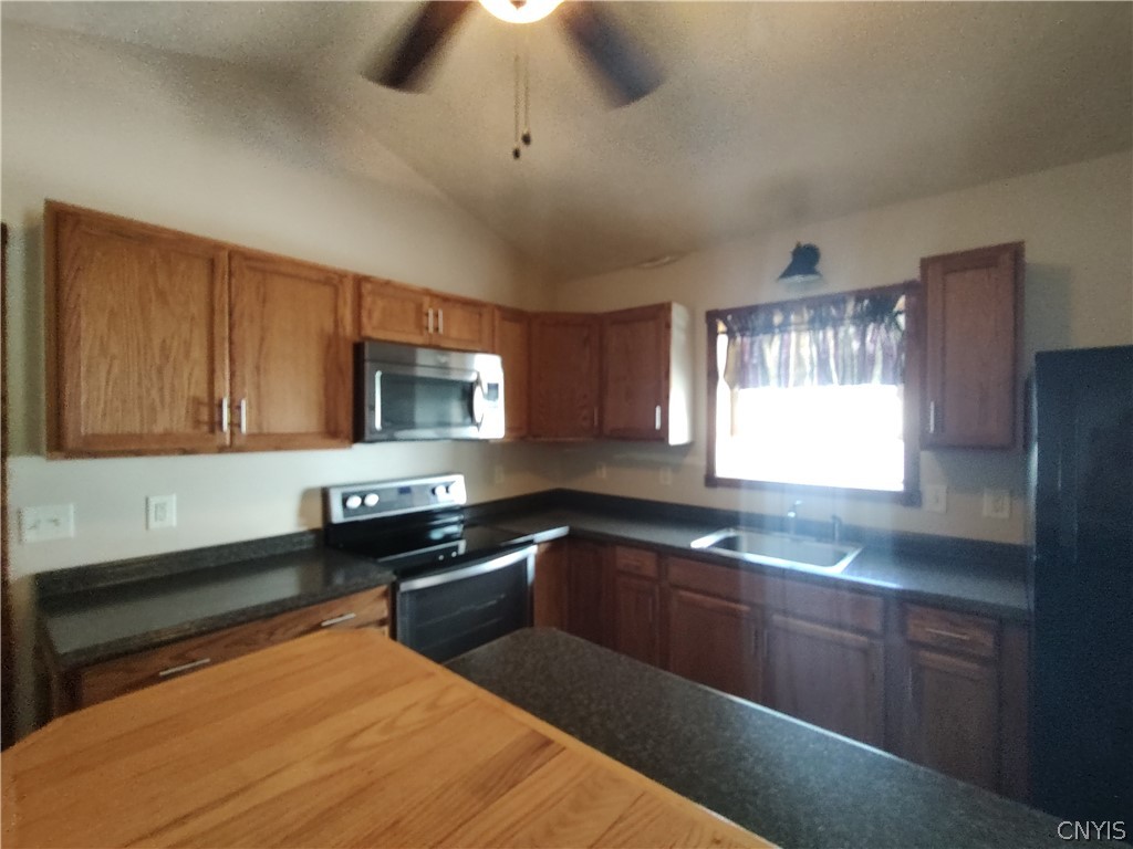 425 East Walnut Street Oneida, NY 13421 - Photo 12 of 50