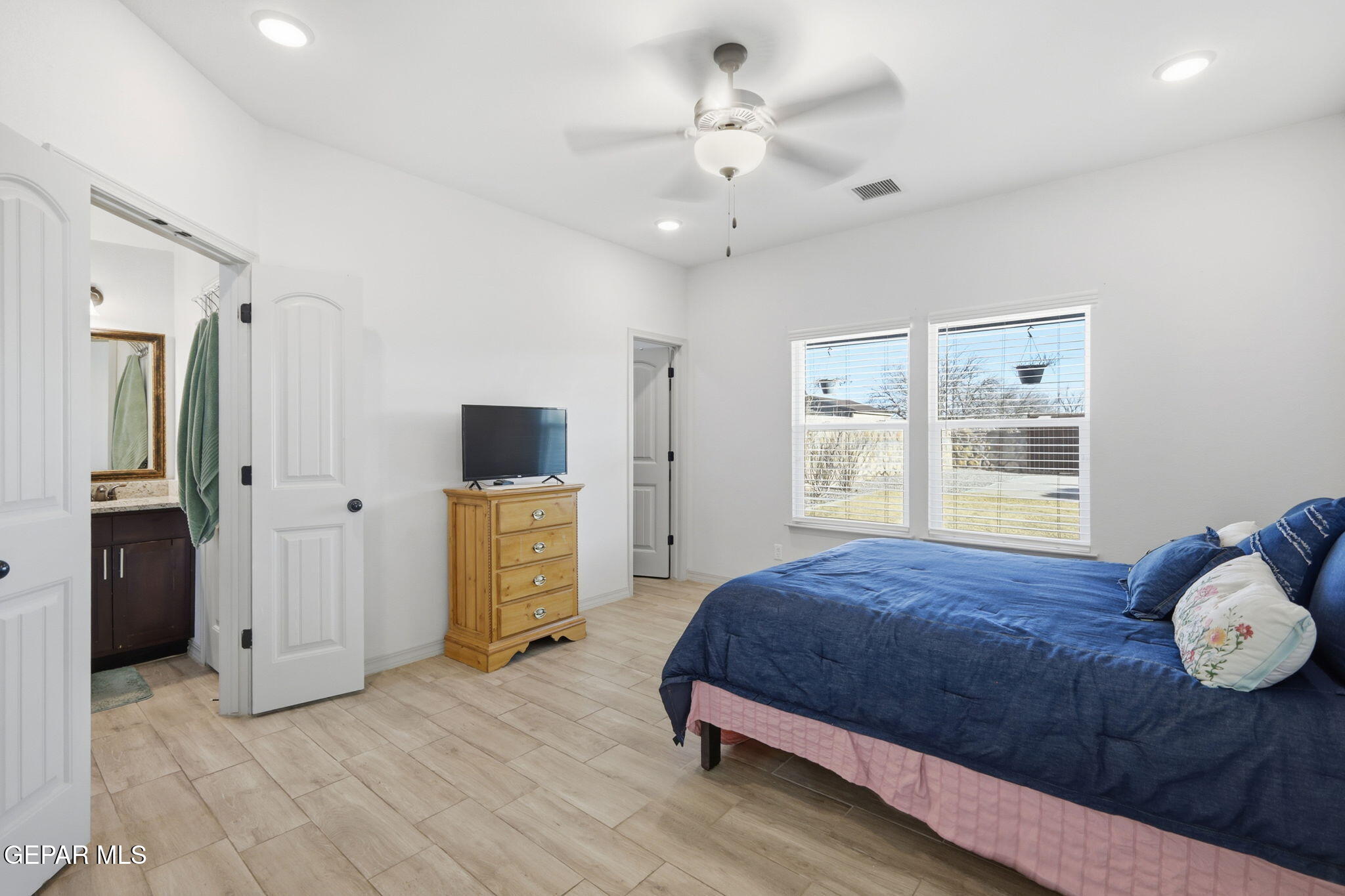 11040 Gem Valley Road Socorro, TX 79927 - Photo 17 of 38 21-web-or-mls-IMG_2291