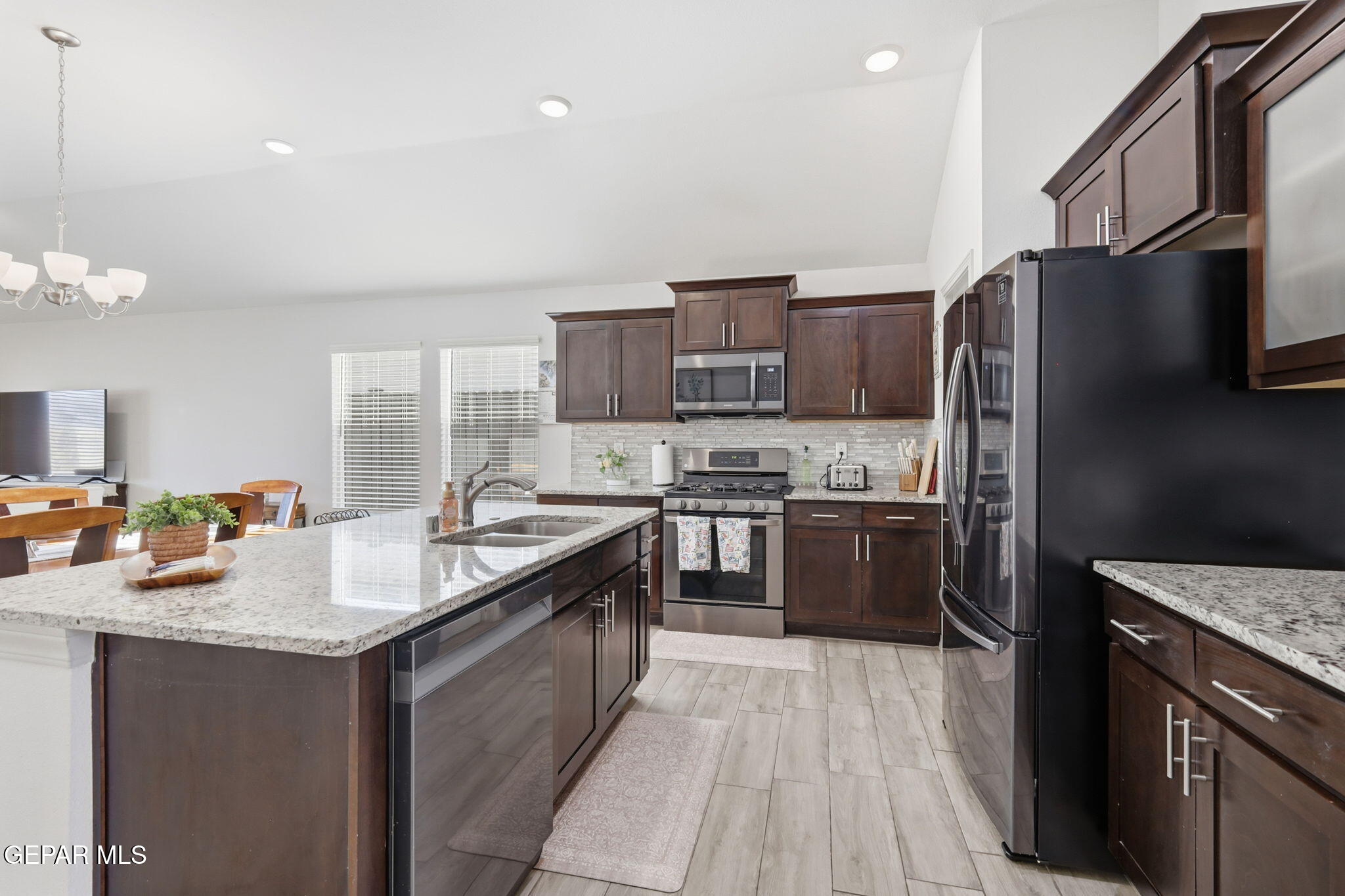 11040 Gem Valley Road Socorro, TX 79927 - Photo 21 of 38 26-web-or-mls-IMG_2321