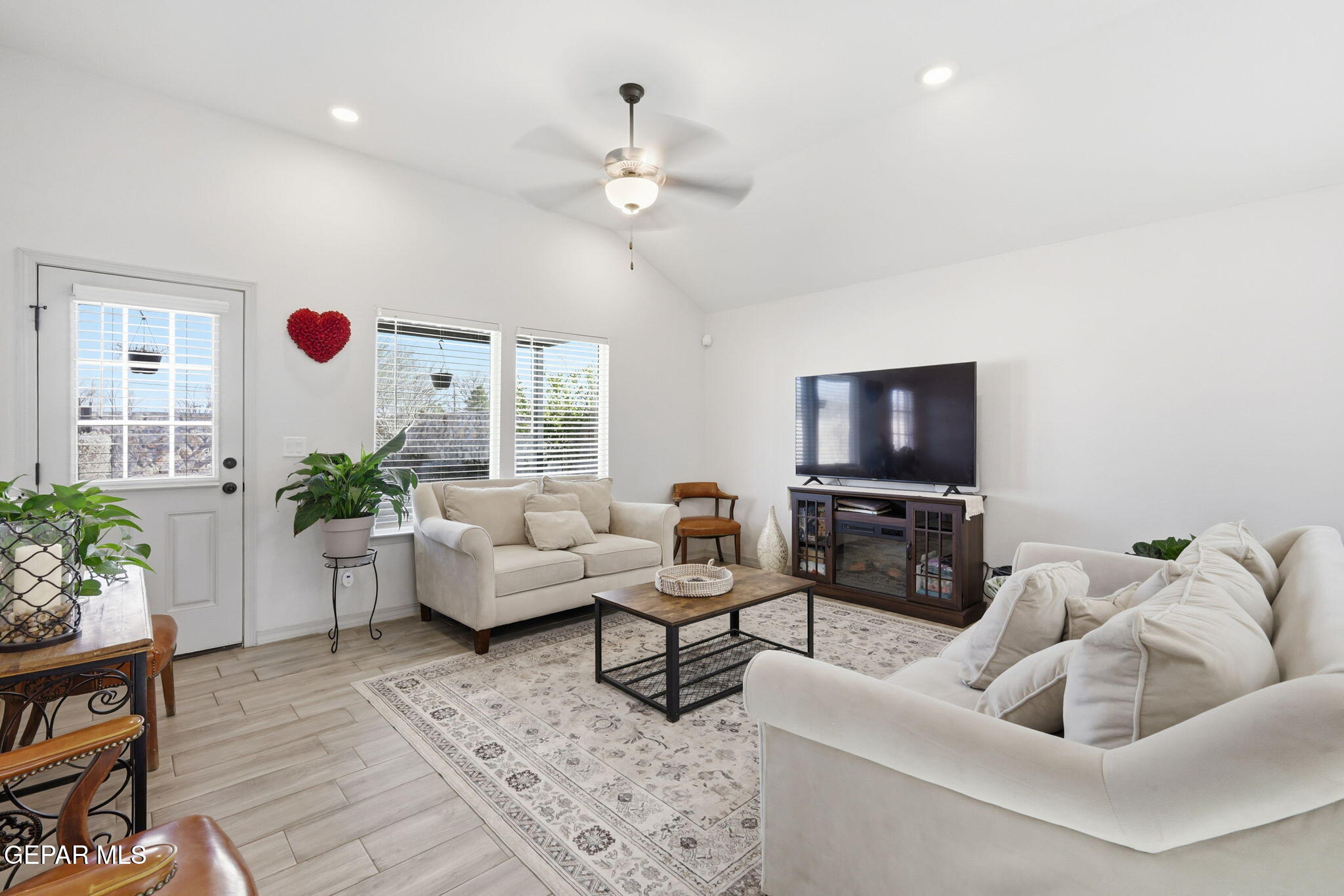 11040 Gem Valley Road Socorro, TX 79927 - Photo 25 of 38 30-web-or-mls-IMG_2341