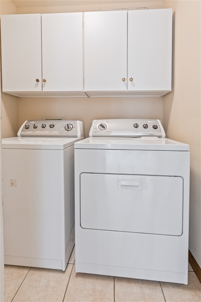 7272 Sentinel Road Rockford, IL 61107 - Photo 32 of 40 a utility room with dryer and washer