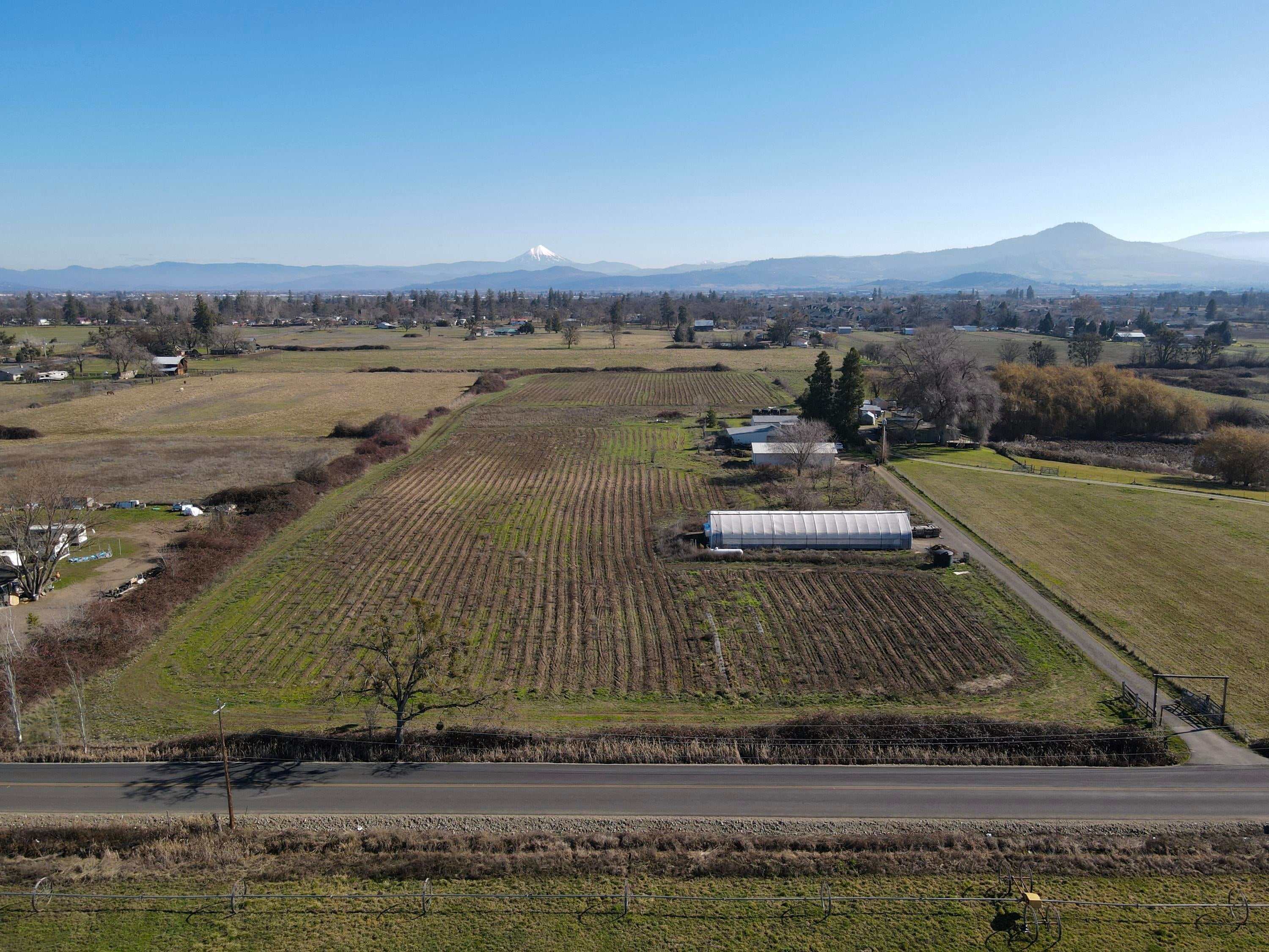 5294 Upton Road Central Point, OR 97502 - Photo 2 of 44 Photo_1080295478_DJI_54_jpg_6351442_0_20
