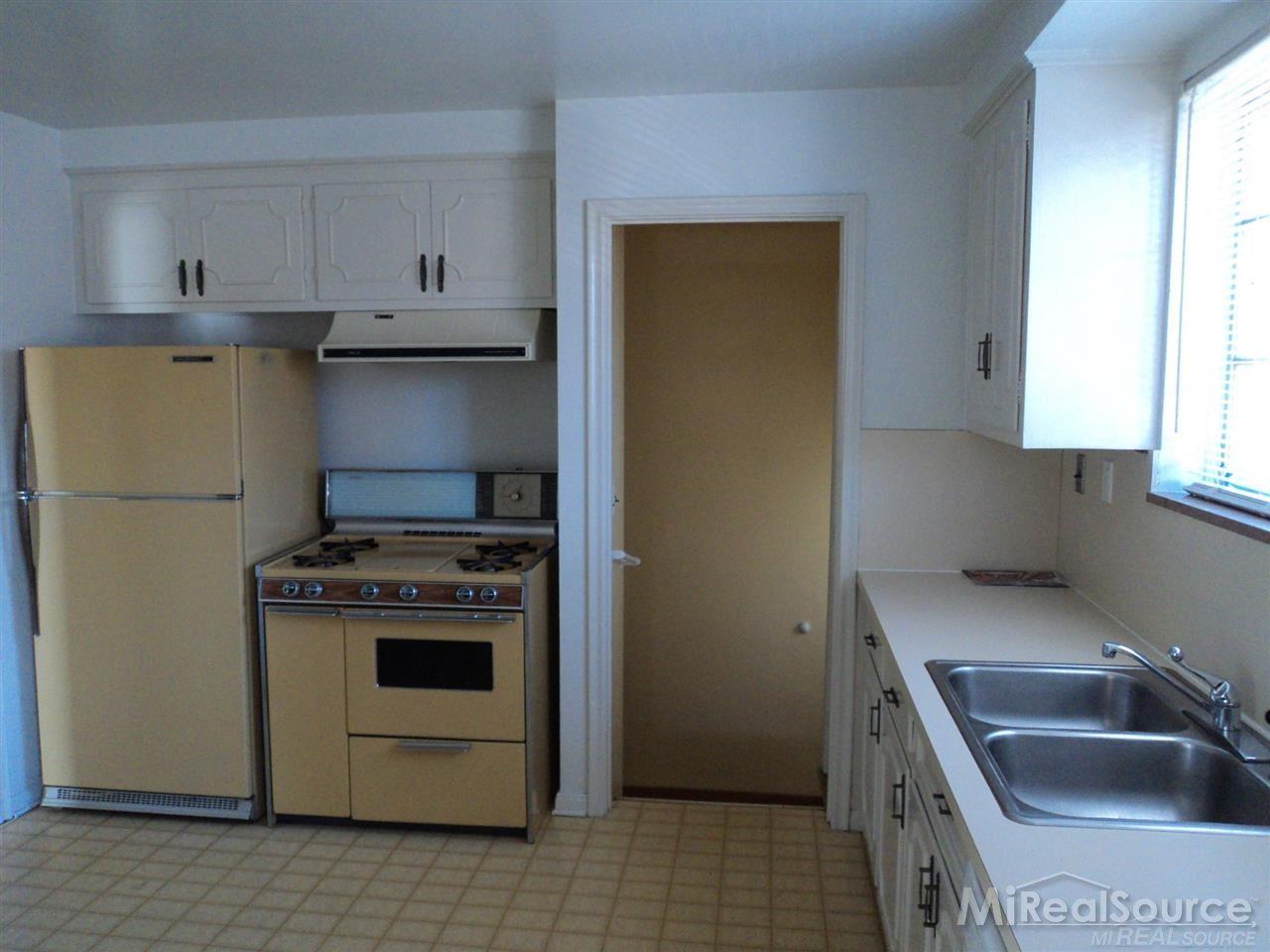 1094 Vernier Road Grosse Pointe, MI 48236 - Photo 4 of 7