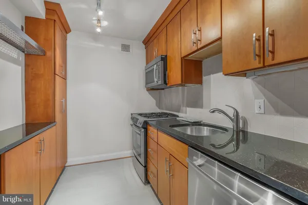 $2,200 | 1806-18 Rittenhouse Square, Unit 204, Philadelphia, PA 19103