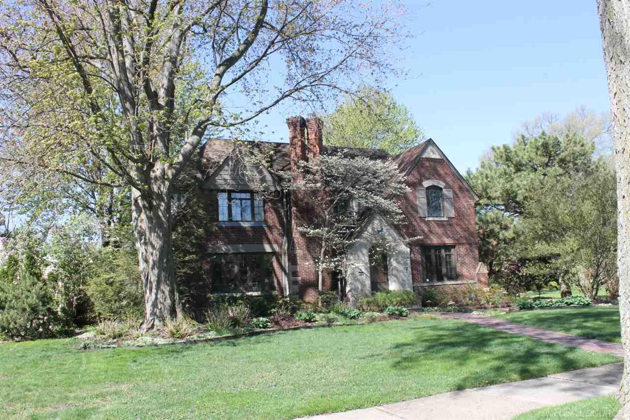 729 Pemberton Road Grosse Pointe Park, MI 48230 - Photo 2 of 46