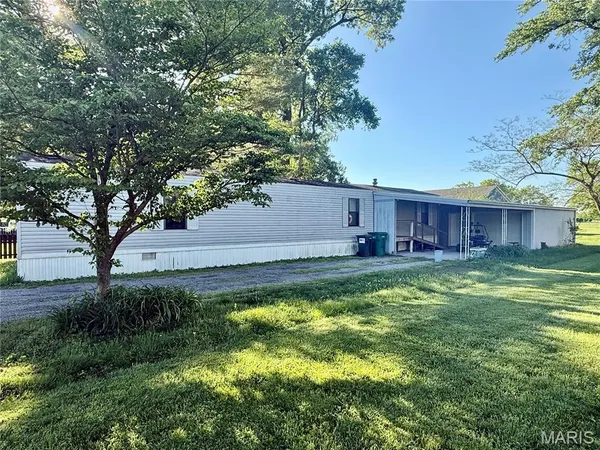 $89,900 | 940 East First Street, Beckemeyer, IL 62219