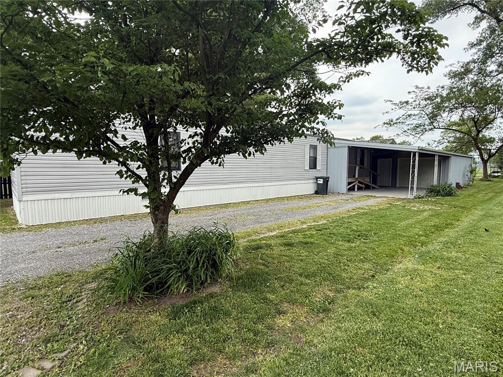 940 East First Street Beckemeyer, IL 62219 - Photo 2 of 26