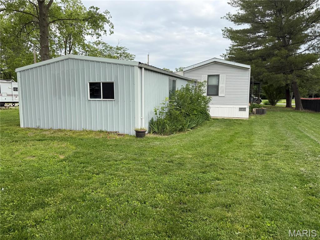940 East First Street Beckemeyer, IL 62219 - Photo 3 of 26