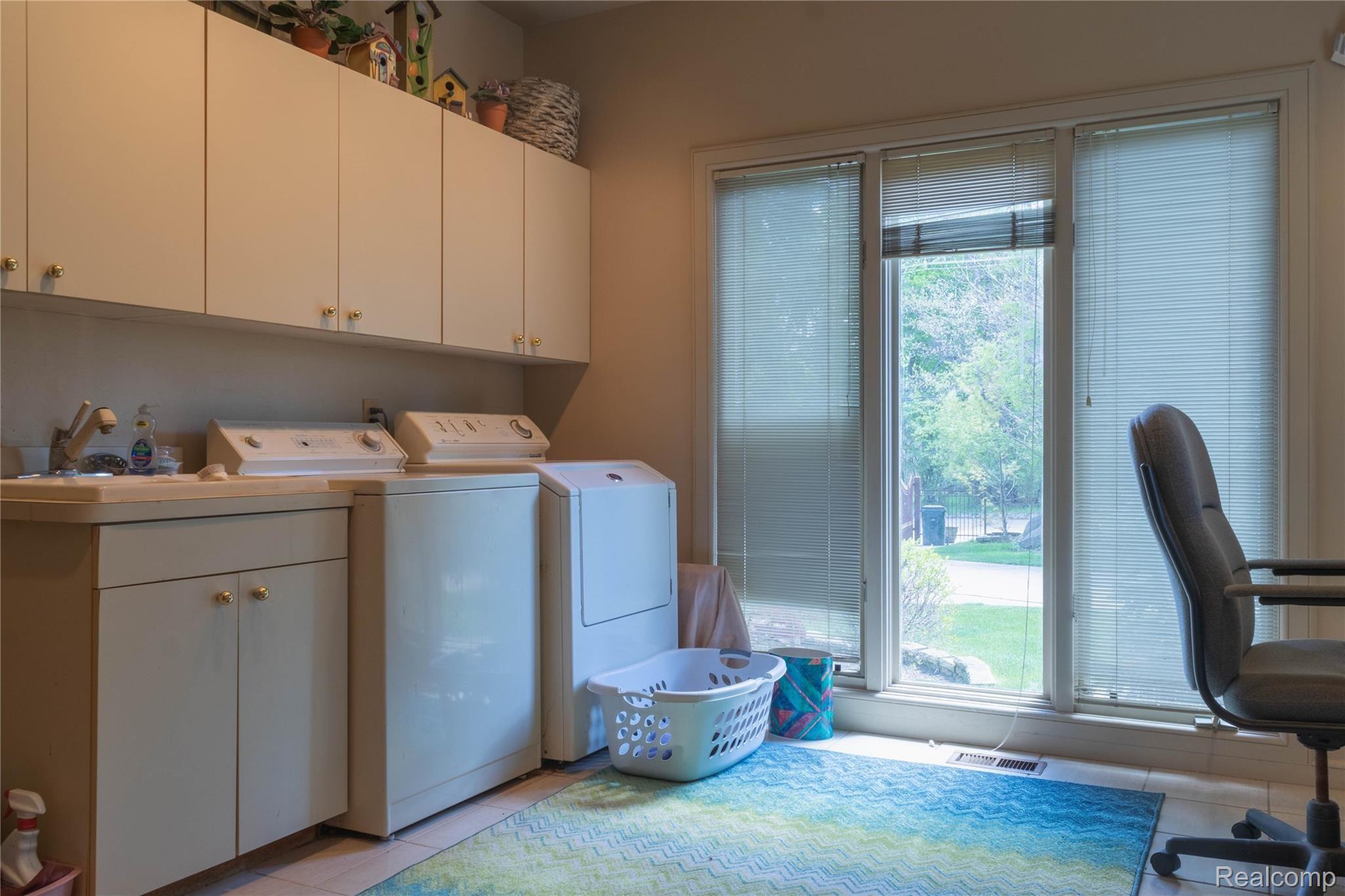 1651 Washington Road Rochester, MI 48306 - Photo 37 of 60 35.jpg