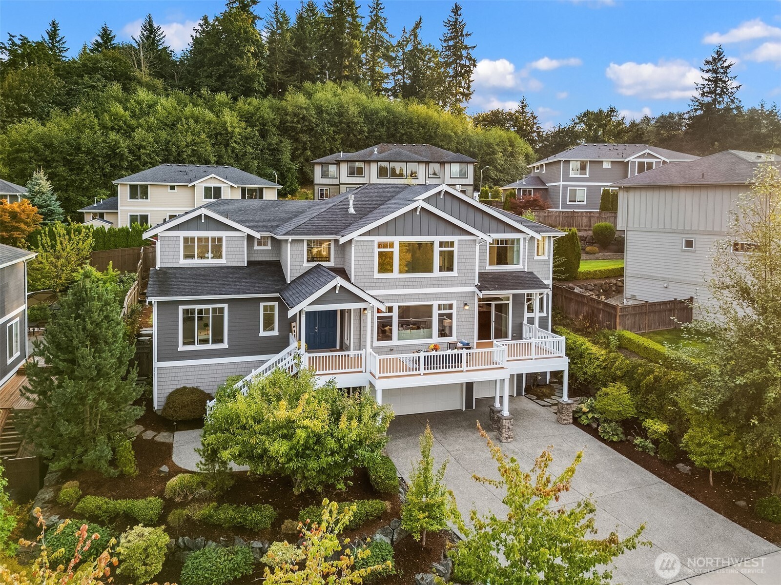 9813 Northeast 145th Street Bothell, WA 98011 - Photo 2 of 40 Gallery Image 2