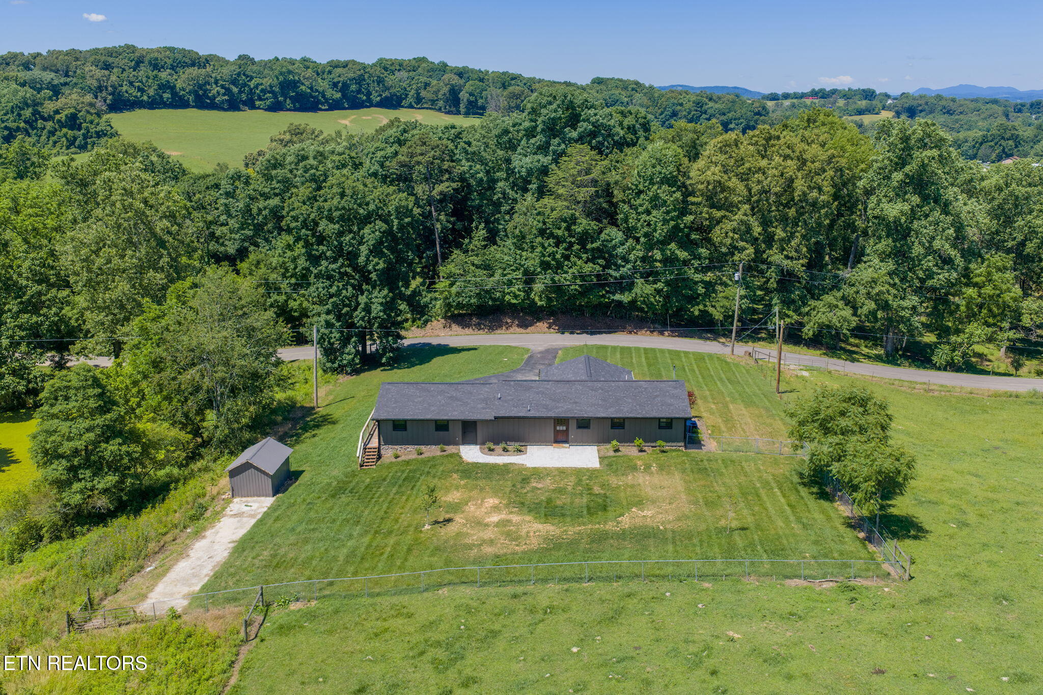 1437 Beacon Road Talbott, TN 37877 - Photo 6 of 31 homesandvideos-734