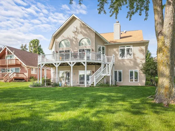 $749,900 | 870 Breckenboro Road, Lake Summerset, IL 61019