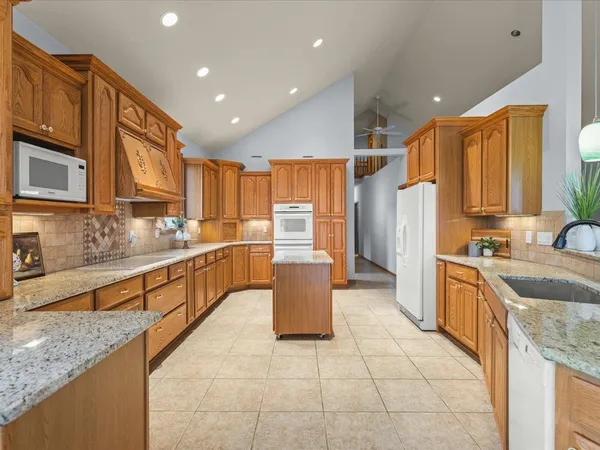 $749,900 | 870 Breckenboro Road, Lake Summerset, IL 61019