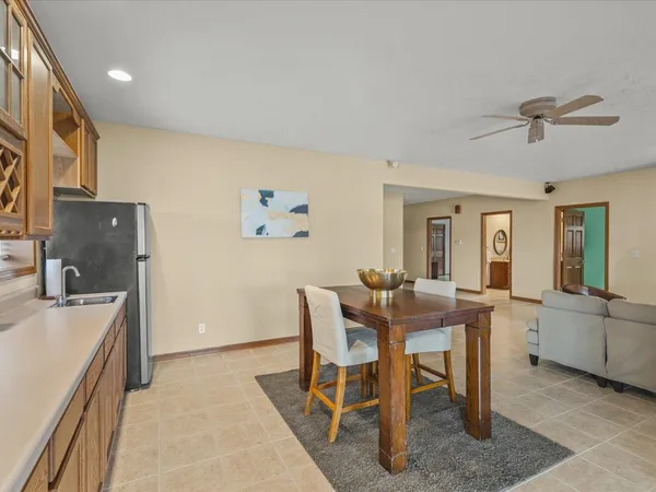 $749,900 | 870 Breckenboro Road, Lake Summerset, IL 61019