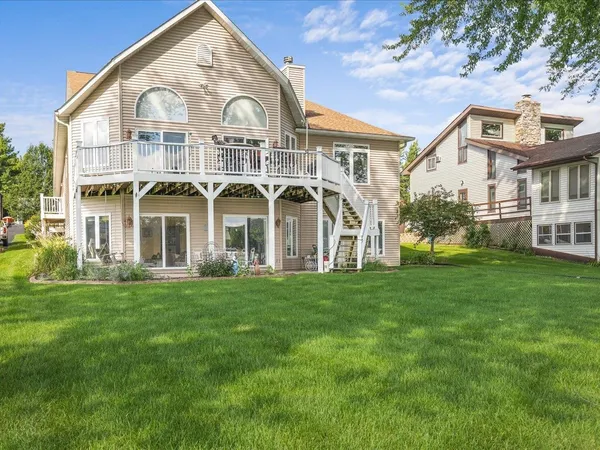 $749,900 | 870 Breckenboro Road, Lake Summerset, IL 61019