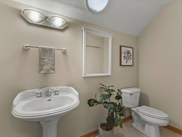 $749,900 | 870 Breckenboro Road, Lake Summerset, IL 61019