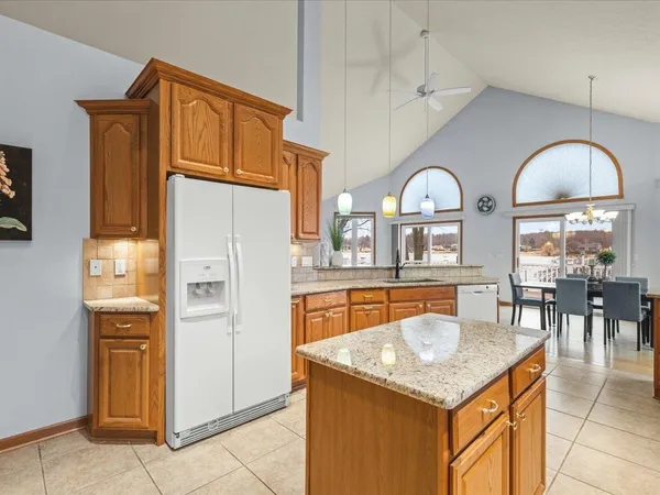 $749,900 | 870 Breckenboro Road, Lake Summerset, IL 61019