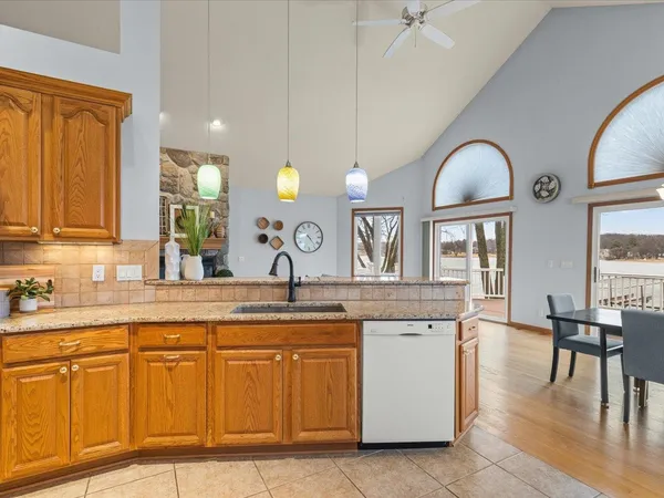 $749,900 | 870 Breckenboro Road, Lake Summerset, IL 61019