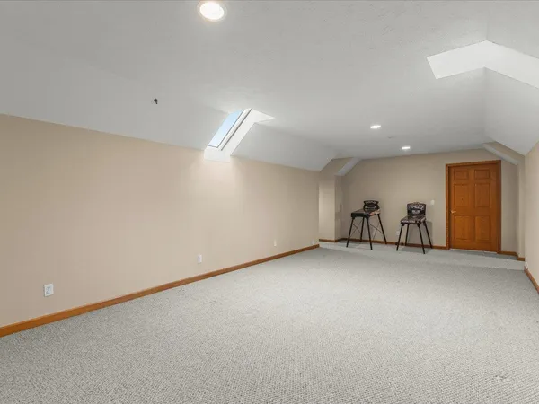 $749,900 | 870 Breckenboro Road, Lake Summerset, IL 61019