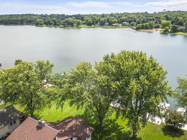 $749,900 | 870 Breckenboro Road, Lake Summerset, IL 61019